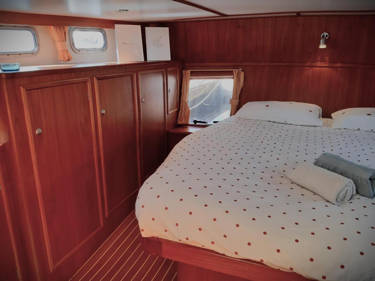 Motor Yacht Amazone Hotell Amsterdam Exteriör bild