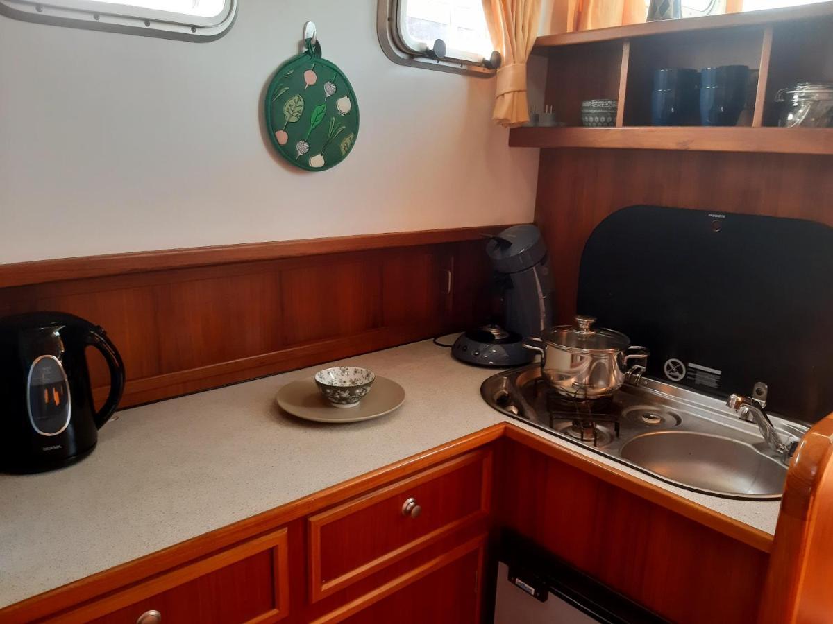 Motor Yacht Amazone Hotell Amsterdam Exteriör bild