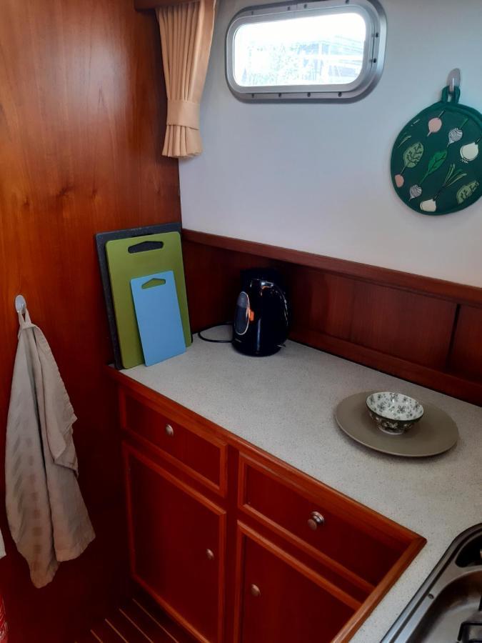 Motor Yacht Amazone Hotell Amsterdam Exteriör bild