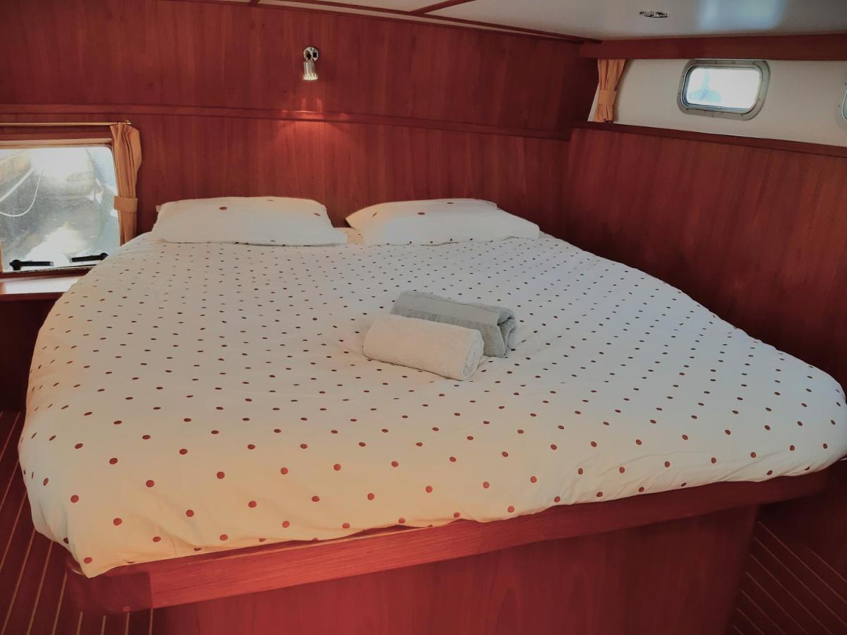 Motor Yacht Amazone Hotell Amsterdam Exteriör bild