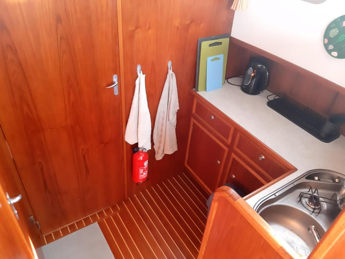 Motor Yacht Amazone Hotell Amsterdam Exteriör bild